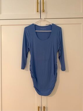 A Pea in the Pod Maternity Periwinkle Side Ruched 3/4 Sleeve Scoop Neck Top